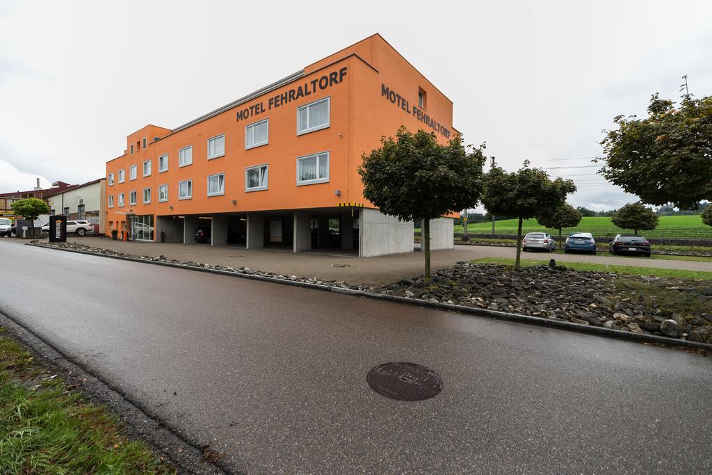 Motel Fehraltorf Uster Exterior photo