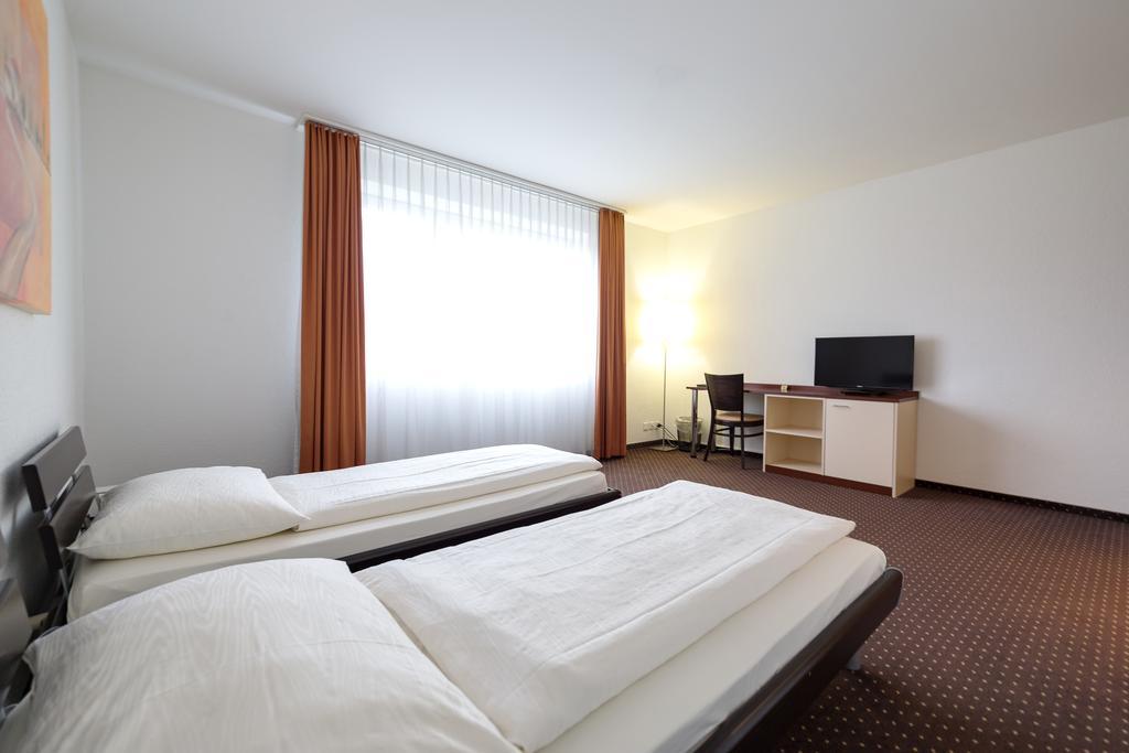 Motel Fehraltorf Uster Exterior photo