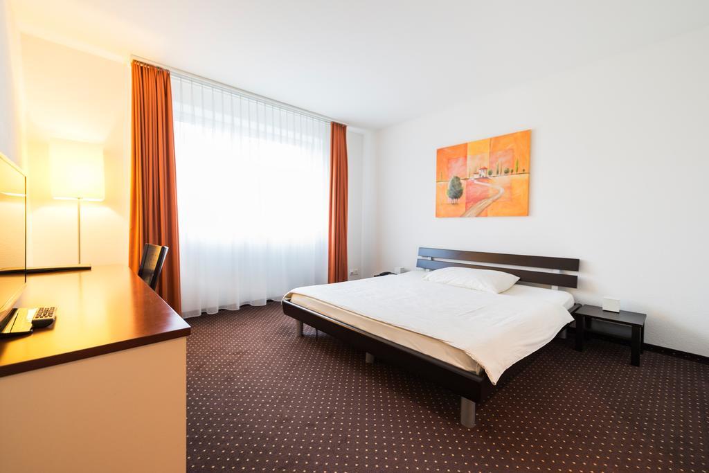 Motel Fehraltorf Uster Exterior photo