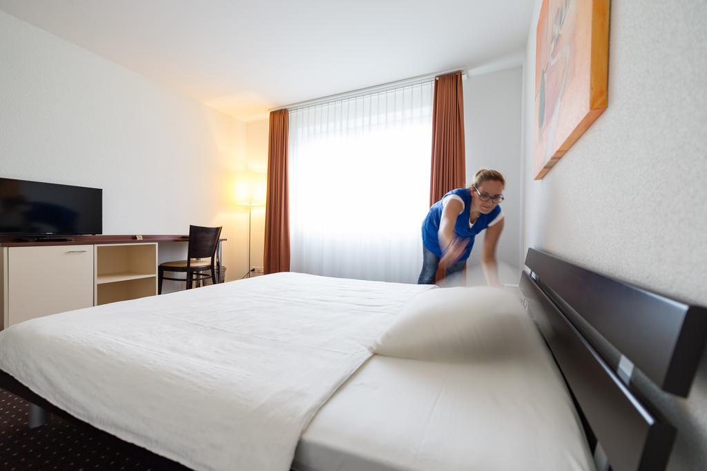 Motel Fehraltorf Uster Exterior photo