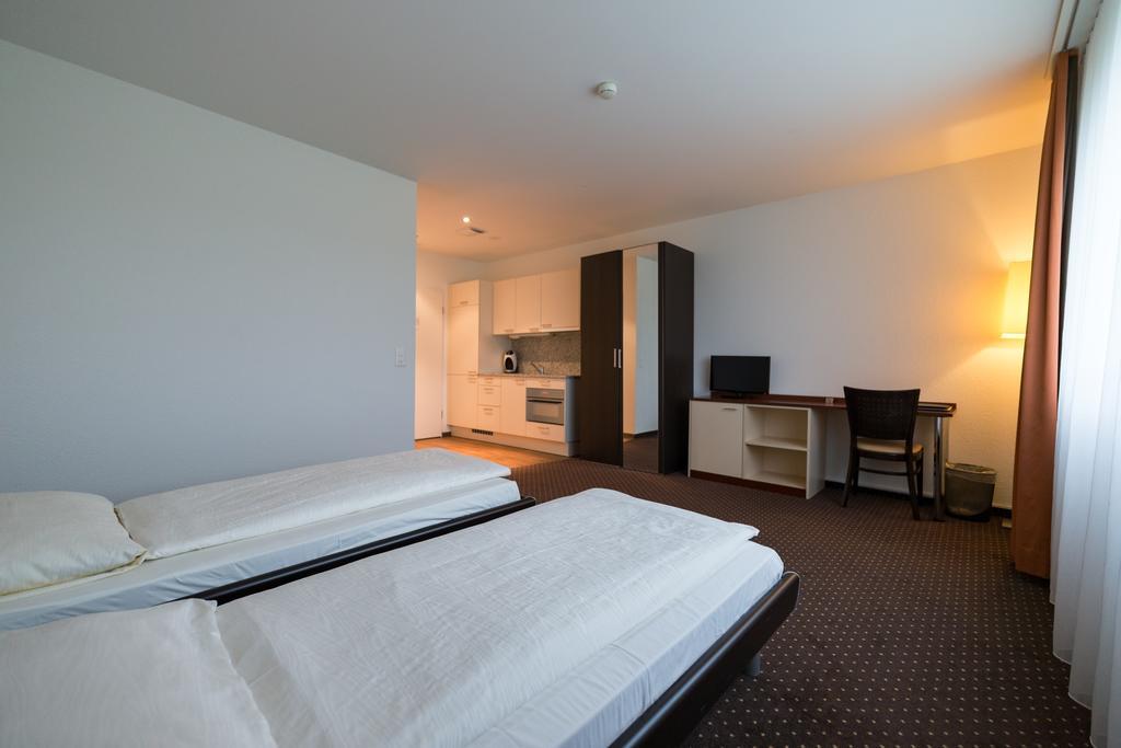 Motel Fehraltorf Uster Exterior photo