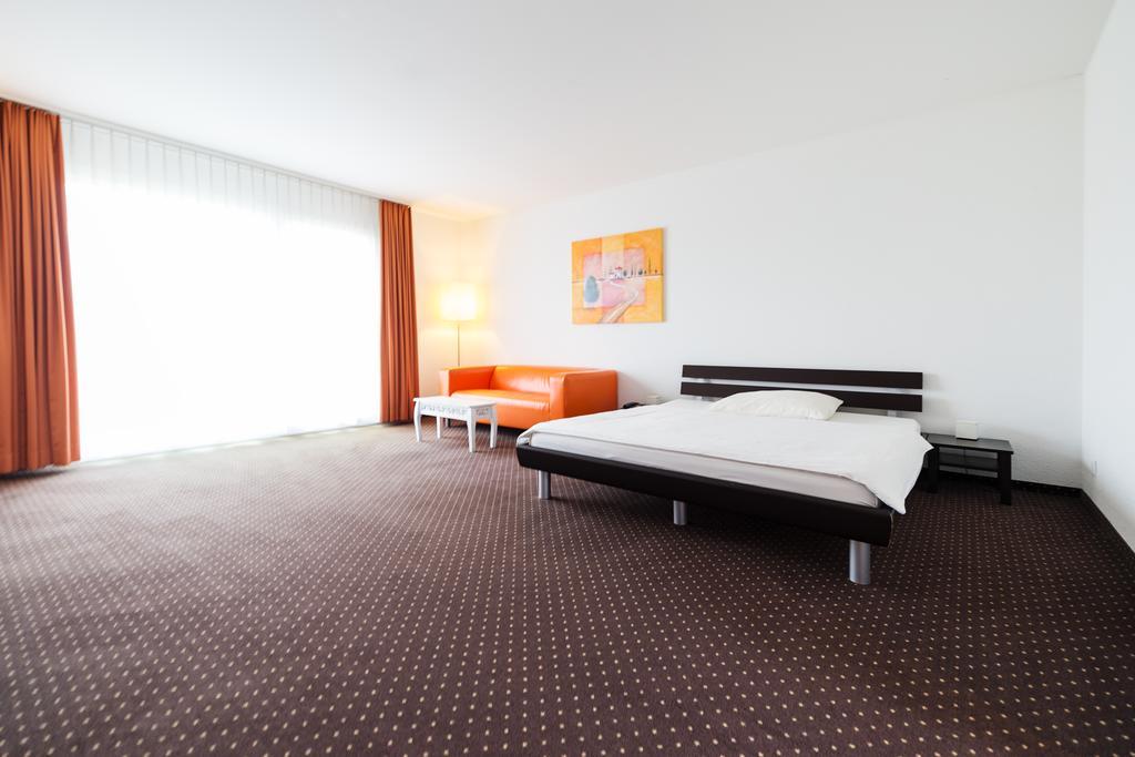 Motel Fehraltorf Uster Exterior photo